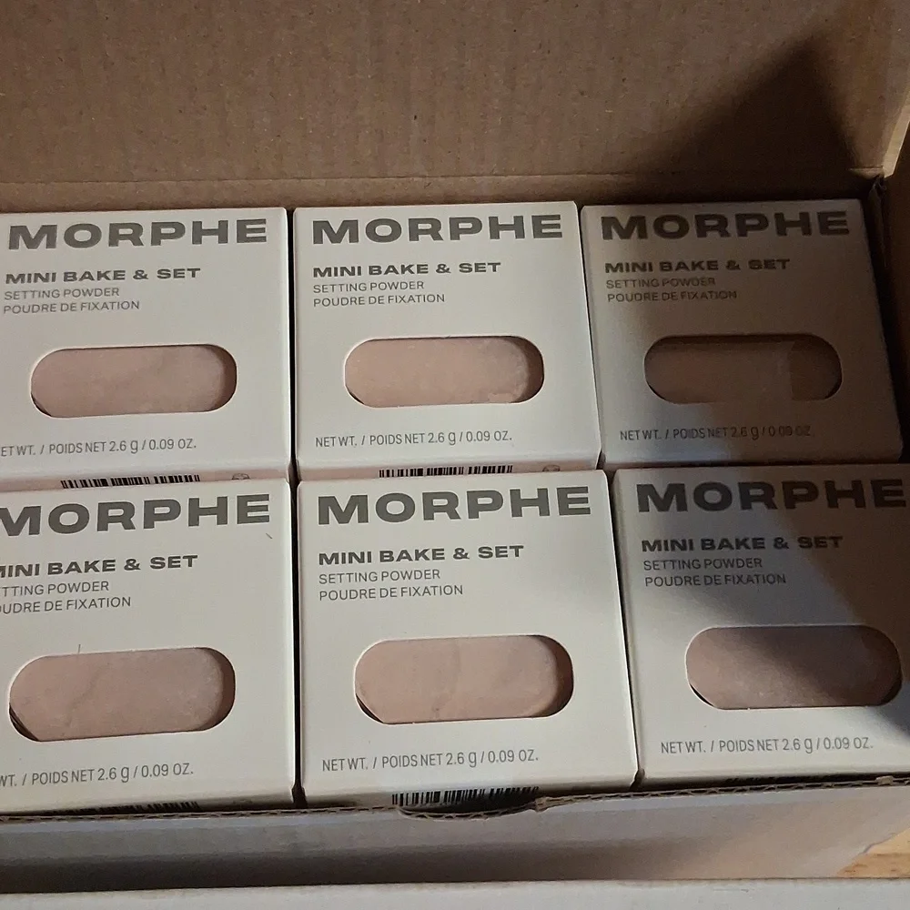 Morphe Bake & Set Setting Powder in “ Brightening Pink” Mini